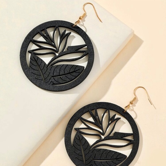 Leaf & Flower Wood Round drop earrings - Picture 3 of 4